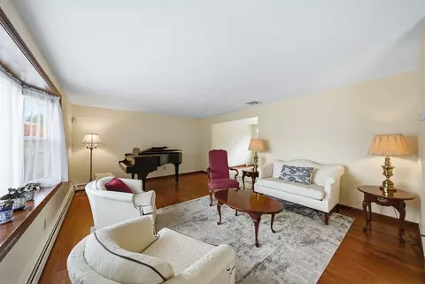 12 Thomas Cir, Stoneham, MA 02180 photo 4
