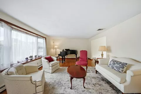 12 Thomas Cir, Stoneham, MA 02180 photo 5
