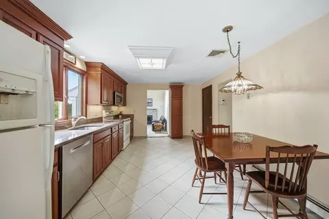 12 Thomas Cir, Stoneham, MA 02180 photo 11
