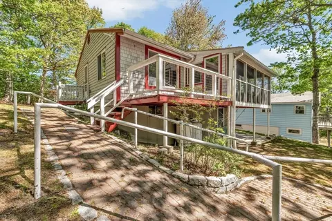 40 Lakeview Blvd, Plymouth, MA 02360