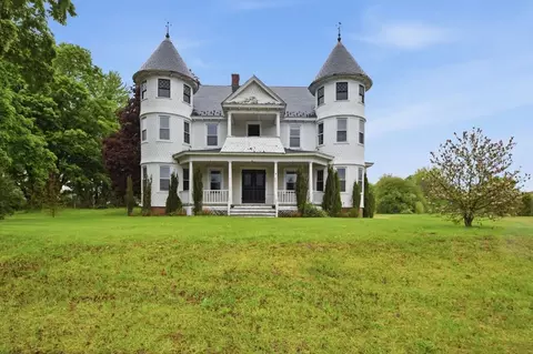 482 Holyoke St, Ludlow, MA 01056