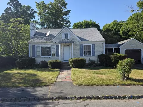54 Oxford St, Fairhaven, MA 02719