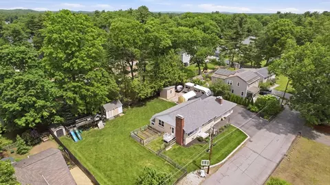 8 Maple Rd, Westford, MA 01886