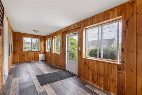Entry Way - 11 Everett Ave, Webster, MA 01570 photo 1 of 4