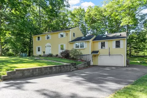 10 Lancaster Pl, Andover, MA 01810