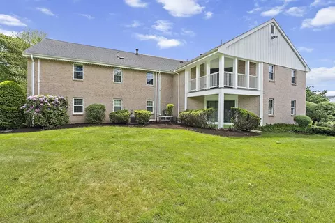 41 Jessica Dr #E, Stoughton, MA 02072
