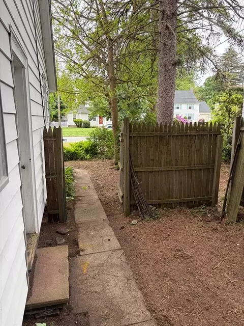 Exterior - 16 Fenimore Blvd, Springfield, MA 01108 photo 10 of 14