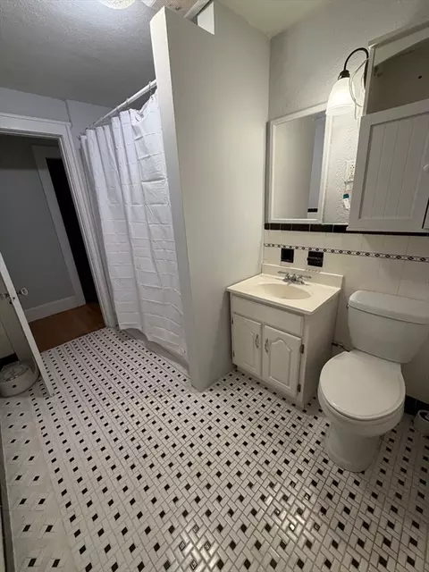 Bath - 16 Fenimore Blvd, Springfield, MA 01108 photo 1 of 3