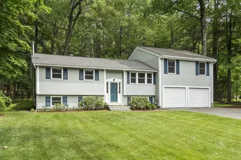 34 Sleigh Rd, Chelmsford, MA 01824