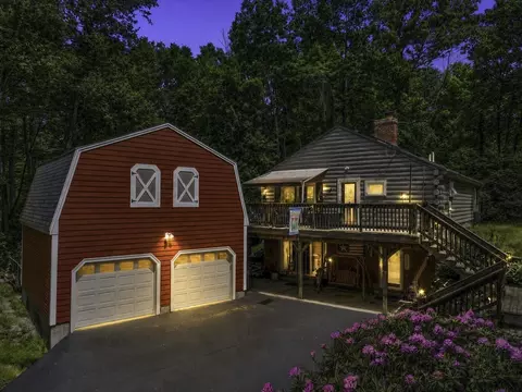 59 Woodland Rd, Southborough, MA 01772