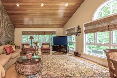Living - 3 Aberdeen St, Windham, NH 03087 photo 1 of 5