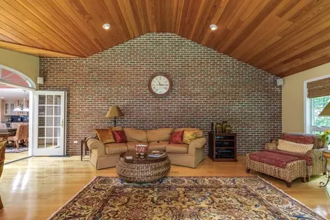 Living - 3 Aberdeen St, Windham, NH 03087 photo 2 of 5