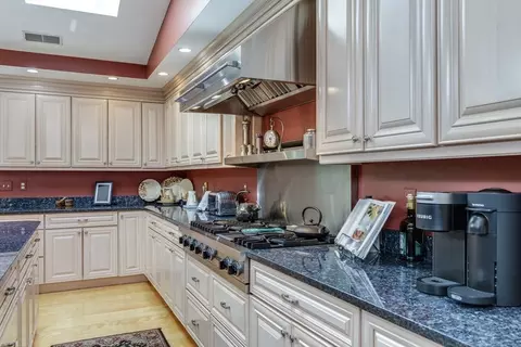 Kitchen - 3 Aberdeen St, Windham, NH 03087 photo 6 of 7
