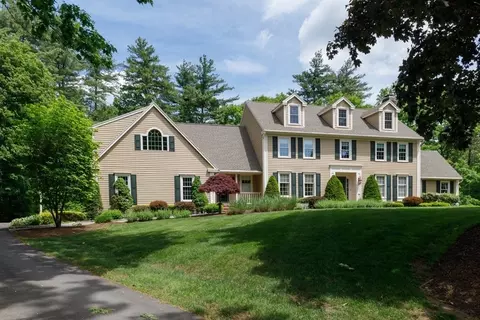 3 Aberdeen St, Windham, NH 03087