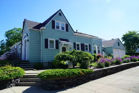 485 Rock St, Fall River, MA 02720