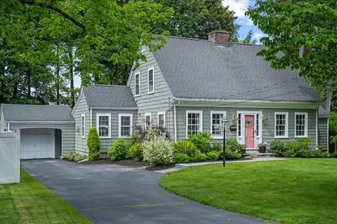 14 Kenilworth Rd, Shrewsbury, MA 01545