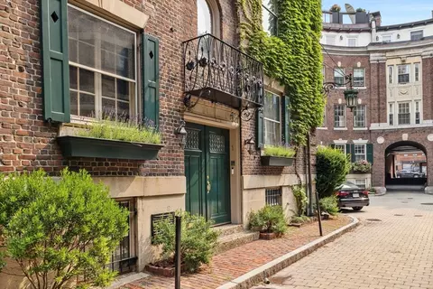 1 W Hill Pl, Boston, MA 02114