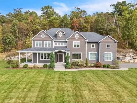 110 Munsing Rdg, Granby, MA 01033