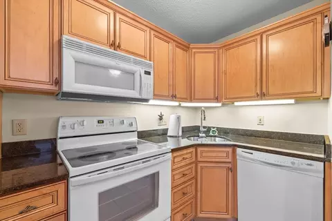 Kitchen - 700 Brookside Dr #J, Andover, MA 01810 photo 3 of 3
