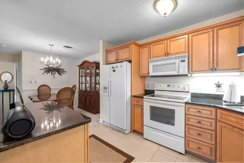 Kitchen - 700 Brookside Dr #J, Andover, MA 01810 photo 2 of 3