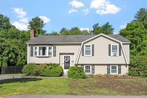 104 Freda Ln, Lowell, MA 01854