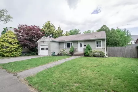 21 Salem St, Swampscott, MA 01907