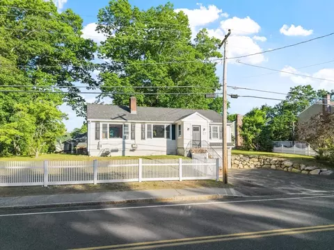 195 Lakeview Ave, Tyngsborough, MA 01879