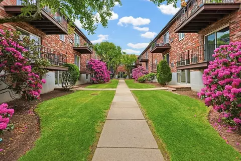 21 Westgate Rd #4, Chestnut Hill, MA 02467