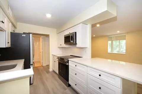 Kitchen - 10 Beals Cove Rd #C, Hingham, MA 02043 photo 4 of 4