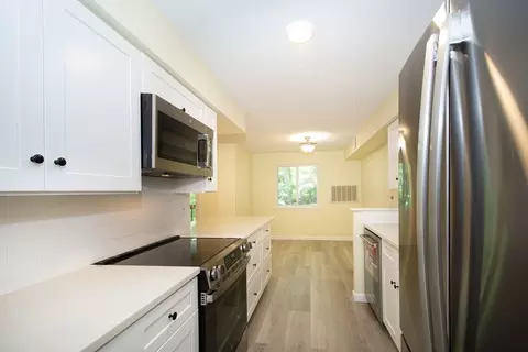 Kitchen - 10 Beals Cove Rd #C, Hingham, MA 02043 photo 2 of 4