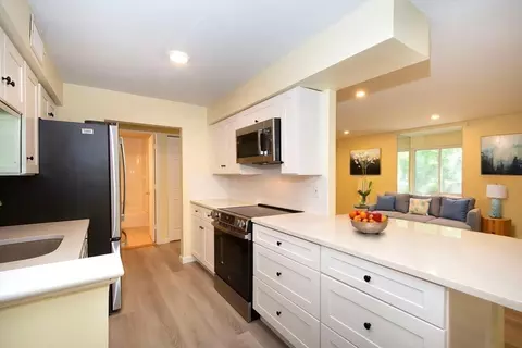 Kitchen - 10 Beals Cove Rd #C, Hingham, MA 02043 photo 3 of 4
