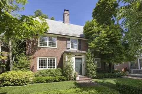 19 Gray Gdns E, Cambridge, MA 02138