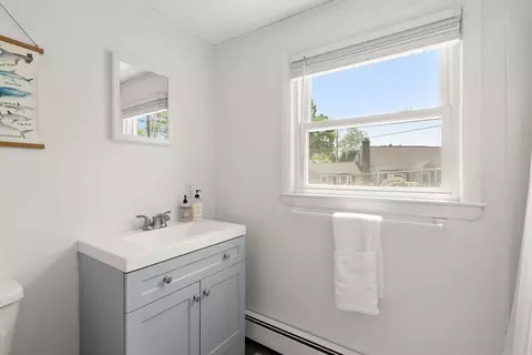 Bath - 21 Randall Rd, Maynard, MA 01754 photo 2 of 2