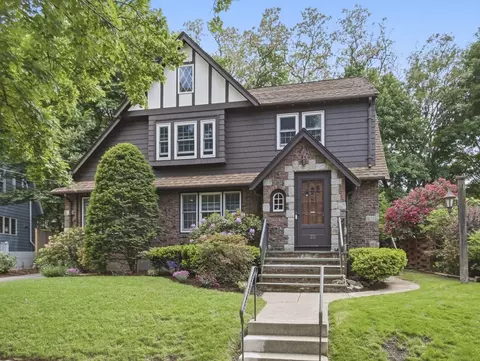 22 Ivy Rd, Belmont, MA 02478