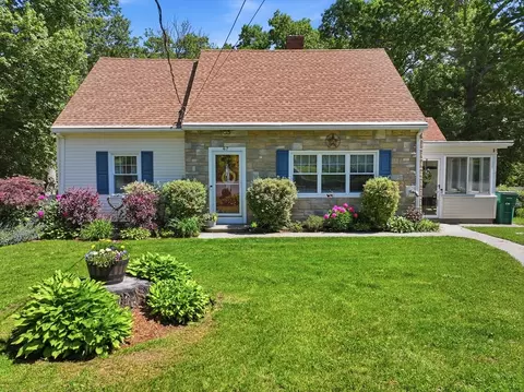 67 Thurston Ave, Whitinsville, MA 01588