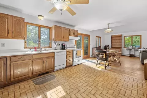 Kitchen - 110 High St # B, Upton, MA 01568 photo 5 of 6