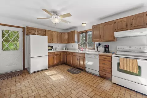 Kitchen - 110 High St # B, Upton, MA 01568 photo 1 of 6