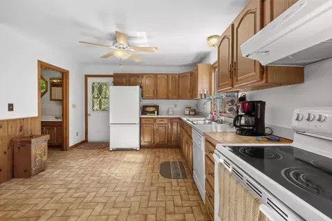 Kitchen - 110 High St # B, Upton, MA 01568 photo 3 of 6