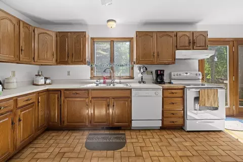 Kitchen - 110 High St # B, Upton, MA 01568 photo 2 of 6