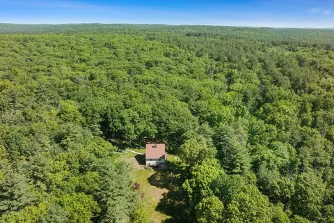 110 High St # B, Upton, MA 01568