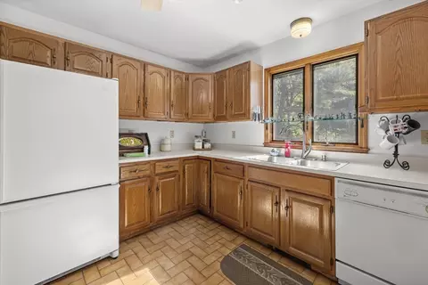 Kitchen - 110 High St # B, Upton, MA 01568 photo 4 of 6