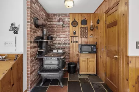 Entry Way - 110 High St # B, Upton, MA 01568 photo 1 of 6