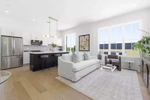 4471 Washtington St #1, Boston, MA 02131