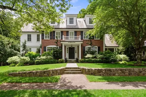 25 Kenilworth Rd, Wellesley, MA 02482
