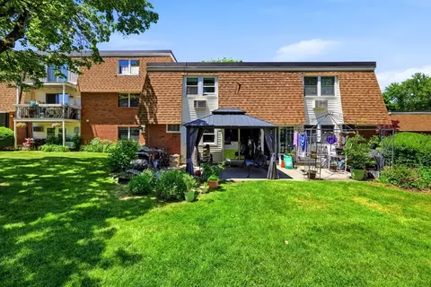 80 Damon Rd #8111, Northampton, MA 01060
