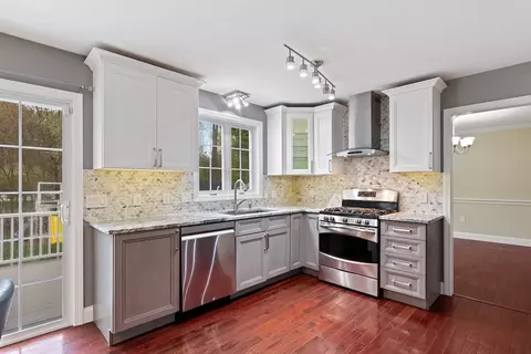 85 Pine St, Franklin, MA 02038 photo 4