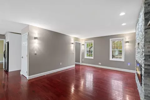 85 Pine St, Franklin, MA 02038 photo 3
