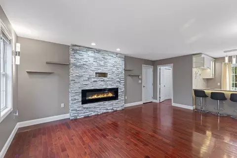 85 Pine St, Franklin, MA 02038 photo 2