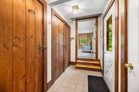 Entry Way - 309 Mendon Rd, Sutton, MA 01590 photo 4 of 4