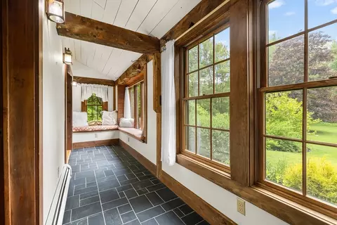 Entry Way - 309 Mendon Rd, Sutton, MA 01590 photo 3 of 4